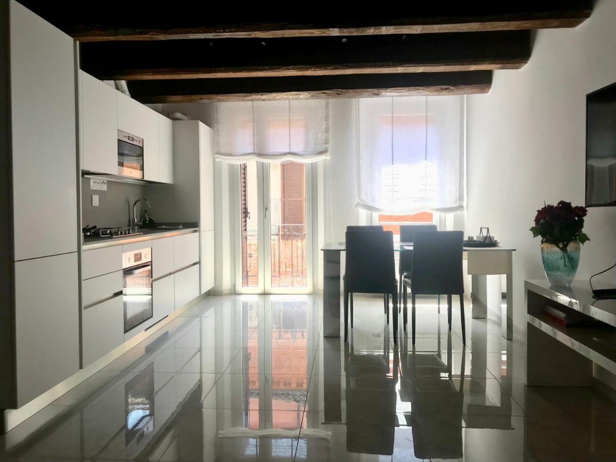Moderno Affaccio Su Via Mazzini Apartment แฟร์รารา ภายนอก รูปภาพ