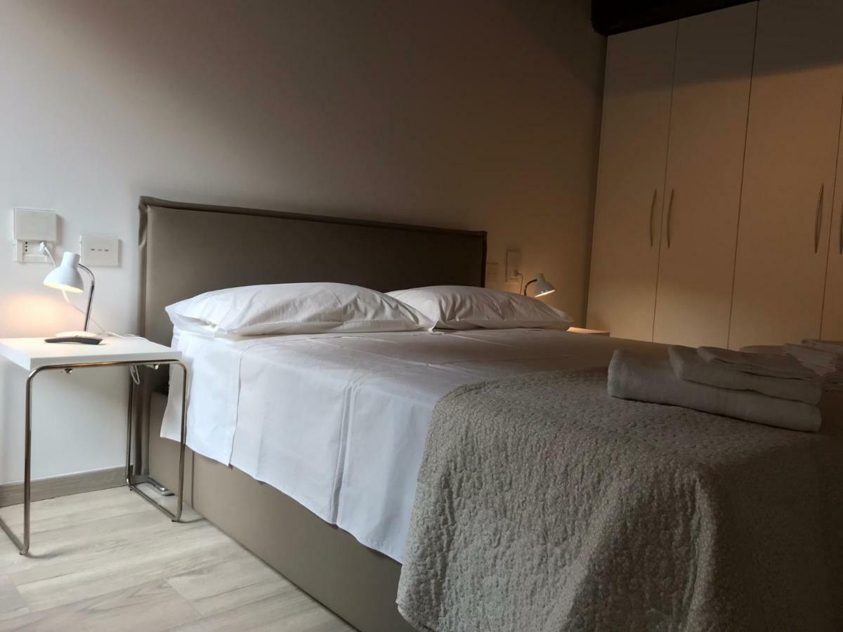 Moderno Affaccio Su Via Mazzini Apartment แฟร์รารา ภายนอก รูปภาพ